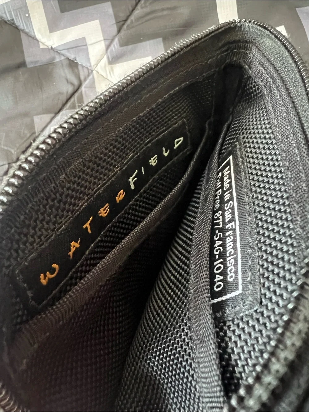 Waterfield Black Zippered Key & Card Holder - Men's Compact Organizer